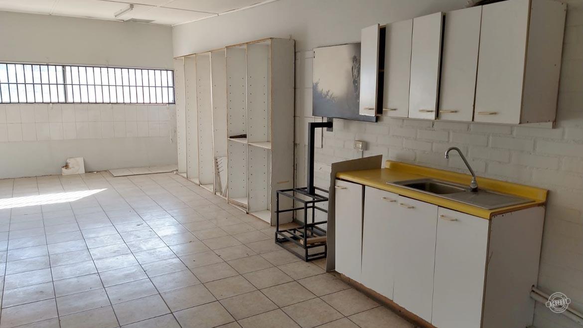 Arrendamos local comercial en calle Miraflores
