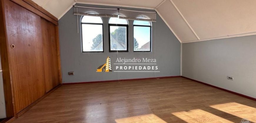 SE VENDE CASA EN AVENIDA JAVIERA CARRERA