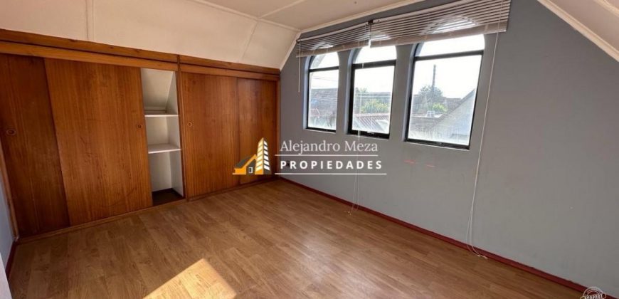 SE VENDE CASA EN AVENIDA JAVIERA CARRERA