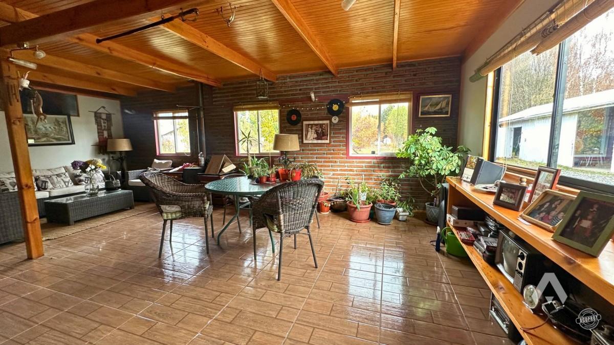 Parcela con casa y cabañas en venta en Villarrica