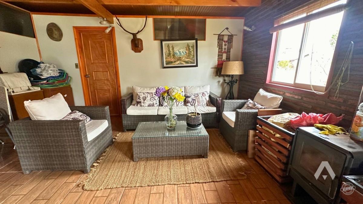 Parcela con casa y cabañas en venta en Villarrica