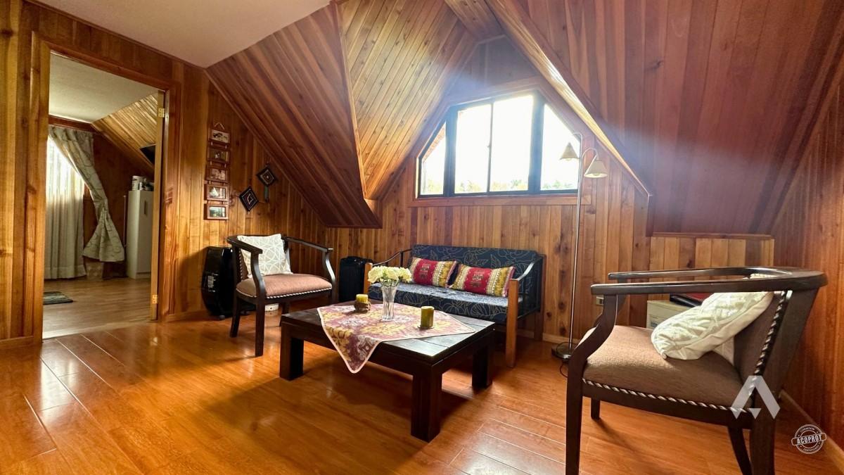 Parcela con casa y cabañas en venta en Villarrica