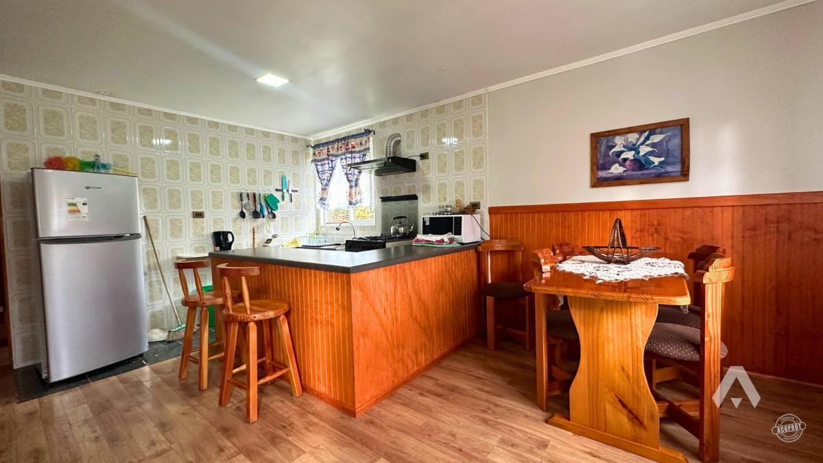 Parcela con casa y cabañas en venta en Villarrica