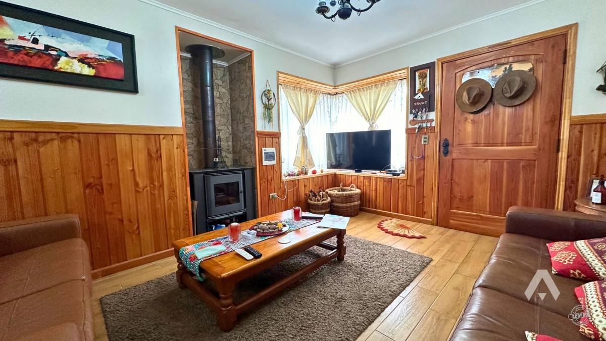 Parcela con casa y cabañas en venta en Villarrica
