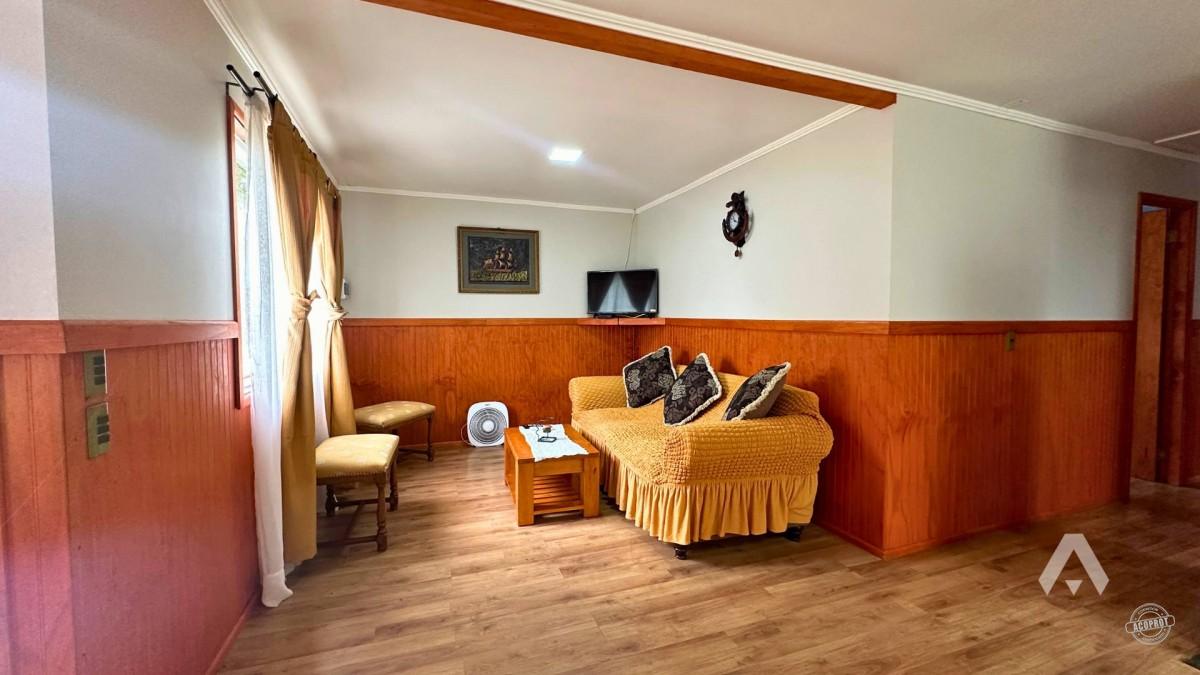 Parcela con casa y cabañas en venta en Villarrica
