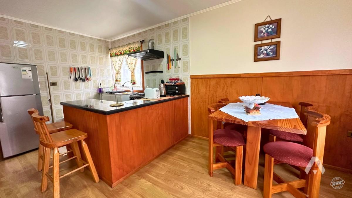 Parcela con casa y cabañas en venta en Villarrica