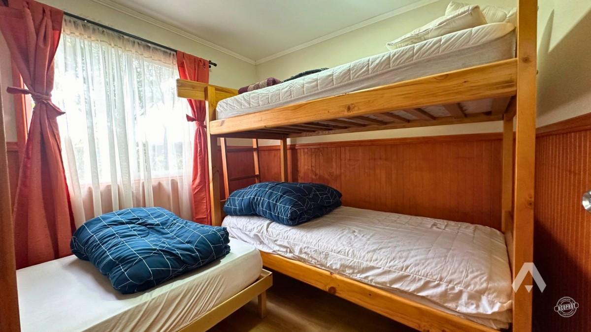 Parcela con casa y cabañas en venta en Villarrica