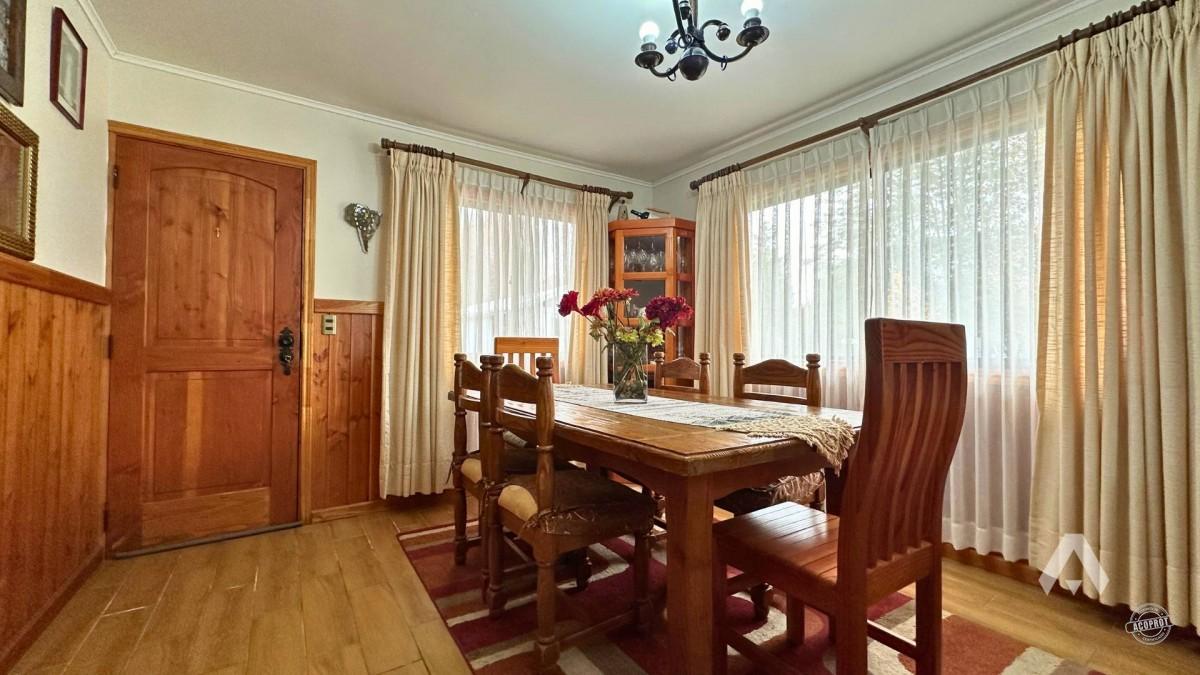 Parcela con casa y cabañas en venta en Villarrica