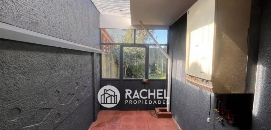 SE ARRIENDA IMPECABLE Y LUMINOSA CASA