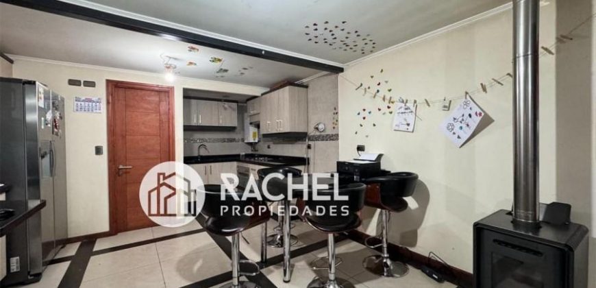 EN VENTA AMPLIA PROPIEDAD REMODELADA