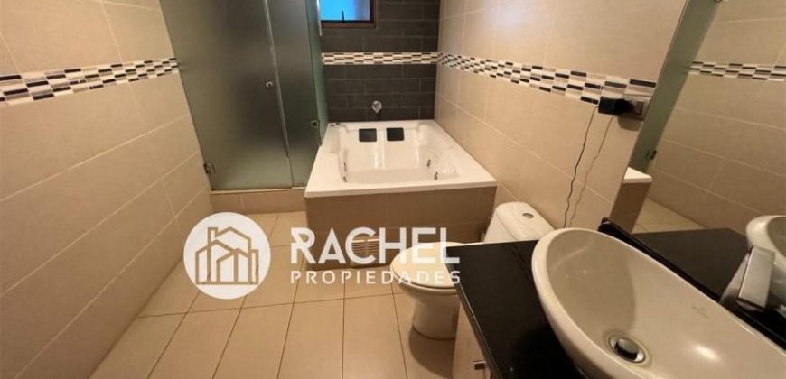 EN VENTA AMPLIA PROPIEDAD REMODELADA