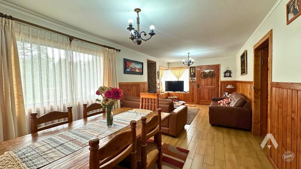 Parcela con casa y cabañas en venta en Villarrica
