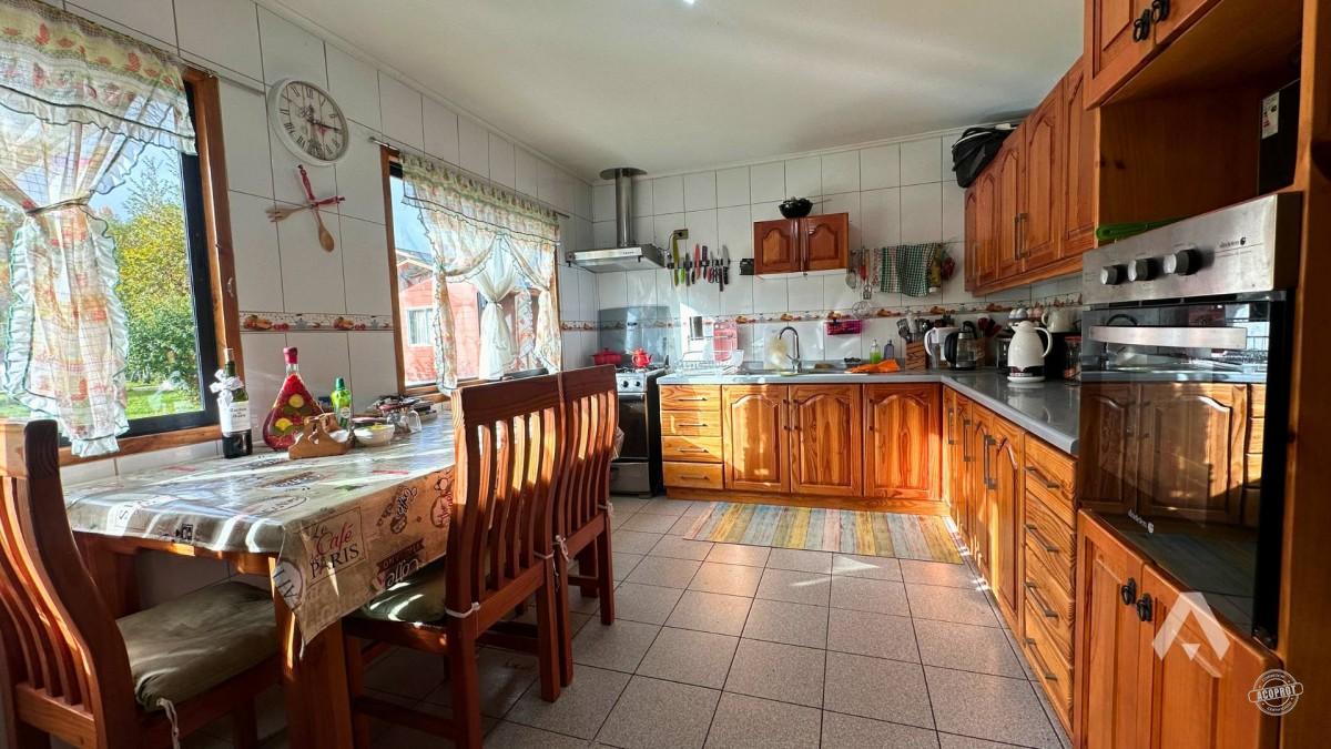 Parcela con casa y cabañas en venta en Villarrica