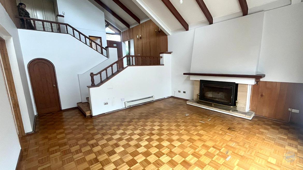 Arrendamos casa comercial de dos pisos en sector barrio inglés