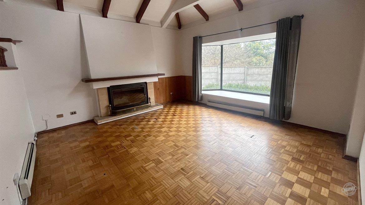 Arrendamos casa comercial de dos pisos en sector barrio inglés
