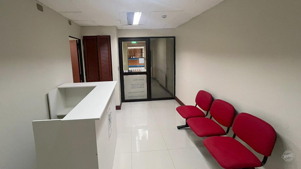 Arrendamos amplio local comercial en Centro de Especialidades Médicas Dinamarca