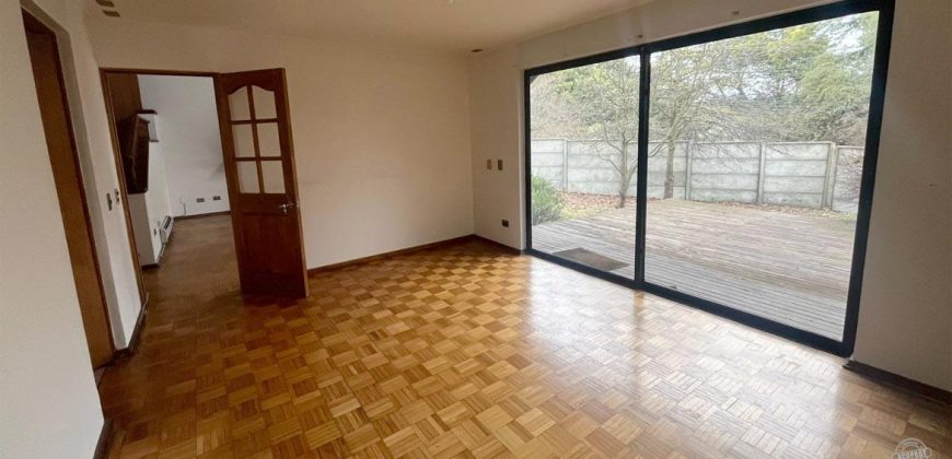 Arrendamos casa comercial de dos pisos en sector barrio inglés