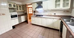 Arrendamos casa comercial de dos pisos en sector barrio inglés
