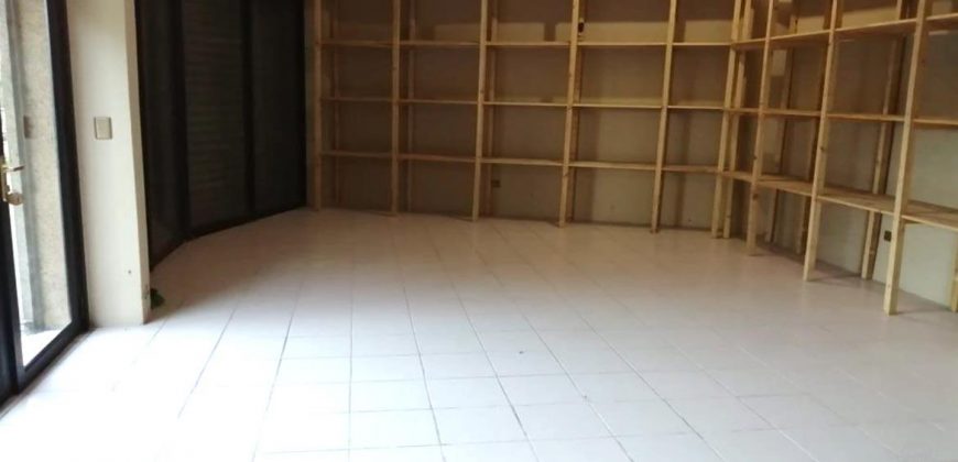 Arrendamos local en Edificio Centro Mayor con GC incluidos