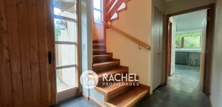 SE ARRIENDA HERMOSA CASA EN CONDOMINIO LOMAS DEL CARMEN