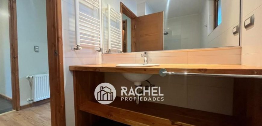 SE ARRIENDA HERMOSA CASA EN CONDOMINIO LOMAS DEL CARMEN