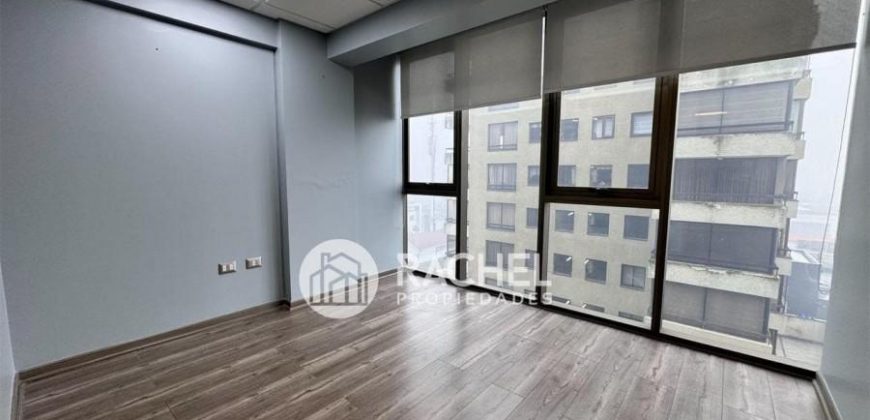 SE ARRIENDA LUMINOSA OFICINA EDIFICIO UNO K