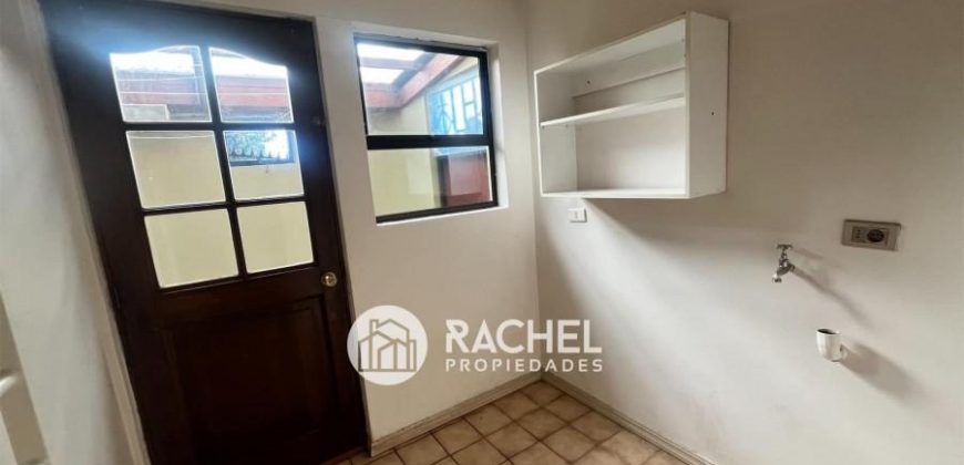 SE ARRIENDA LINDA CASA A PASOS DE COLEGIO GREENHOUSE