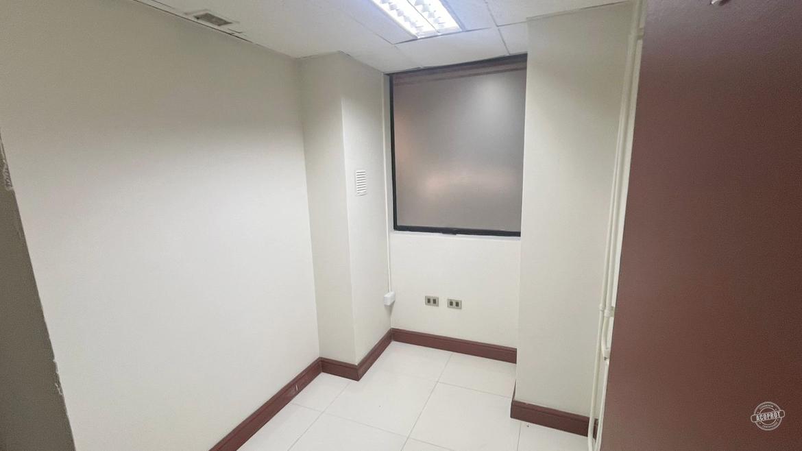 Arrendamos amplio local comercial en Centro de Especialidades Médicas Dinamarca