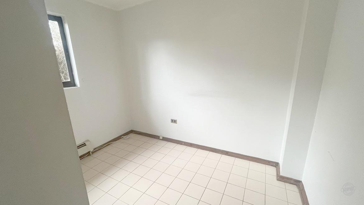 Arrendamos casa comercial de dos pisos en sector barrio inglés