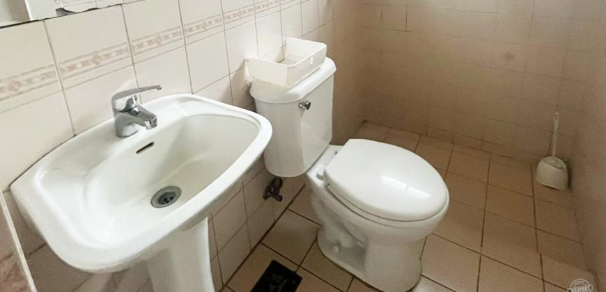Arrendamos casa comercial de dos pisos en sector barrio inglés