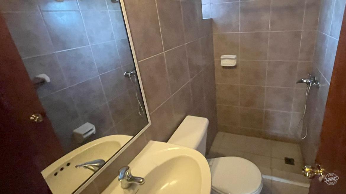 Vendemos amplia casa en Barrio Inglés