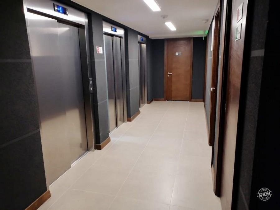 Vendemos amplia oficina en Edificio K Business