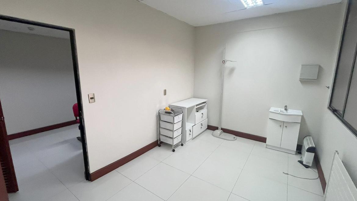 Arrendamos amplio local comercial en Centro de Especialidades Médicas Dinamarca