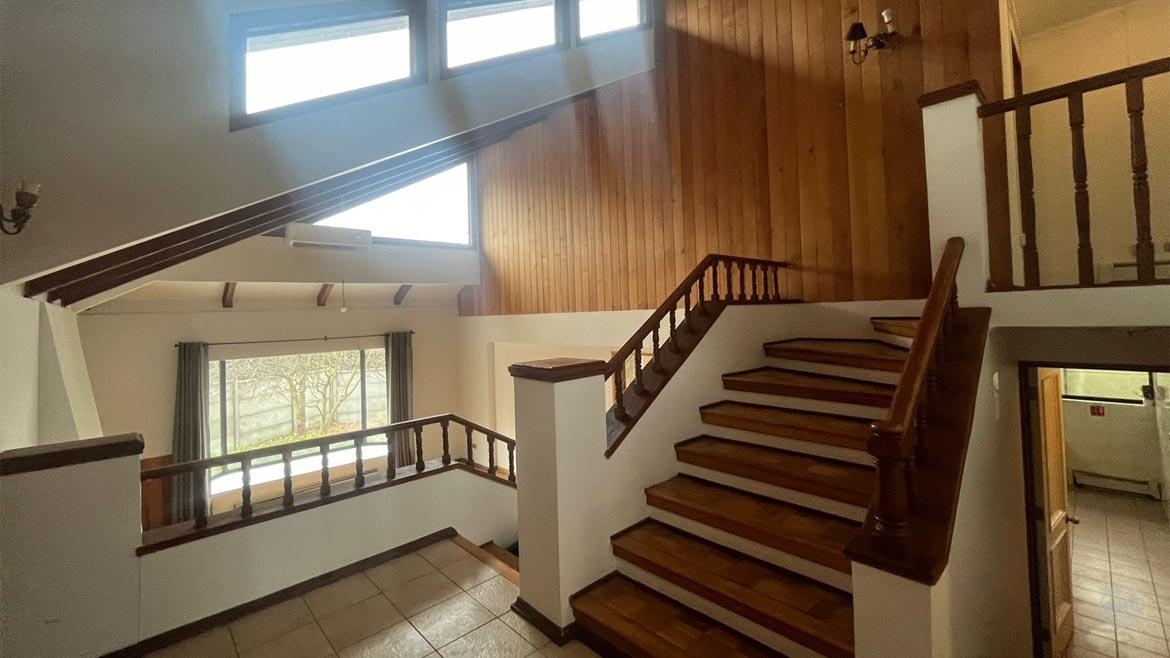 Arrendamos casa comercial de dos pisos en sector barrio inglés