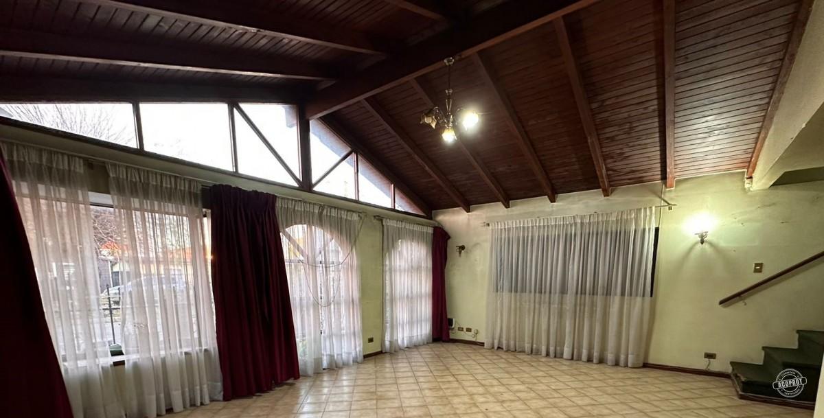 SE VENDE AMPLIA CASA EN SECTOR AMANECER