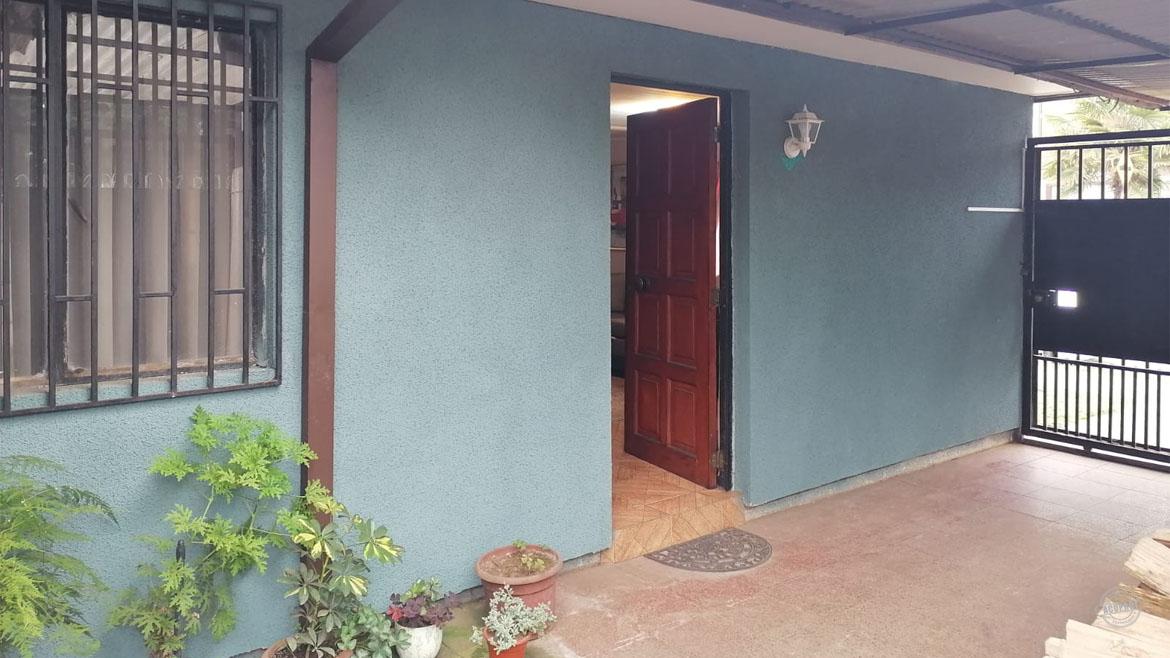 Vendemos amplia casa de esquina ubicación potencialmente comercial sector Gabriela Mistral