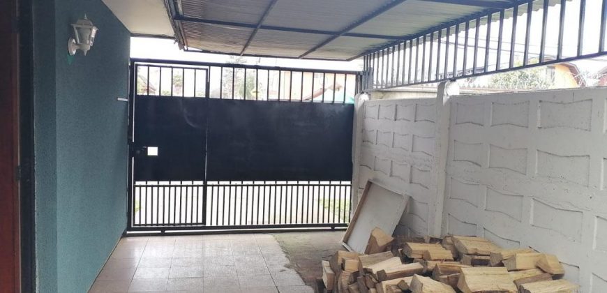 Vendemos amplia casa de esquina ubicación potencialmente comercial sector Gabriela Mistral