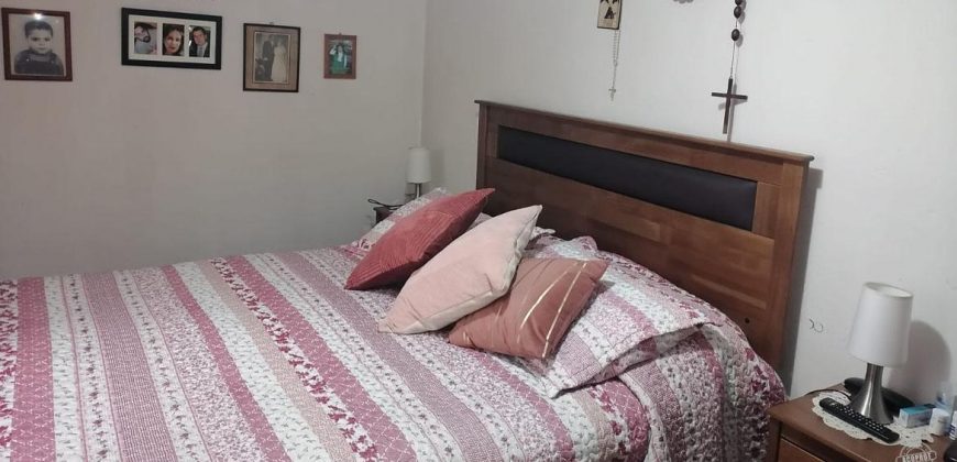 Vendemos amplia casa de esquina ubicación potencialmente comercial sector Gabriela Mistral
