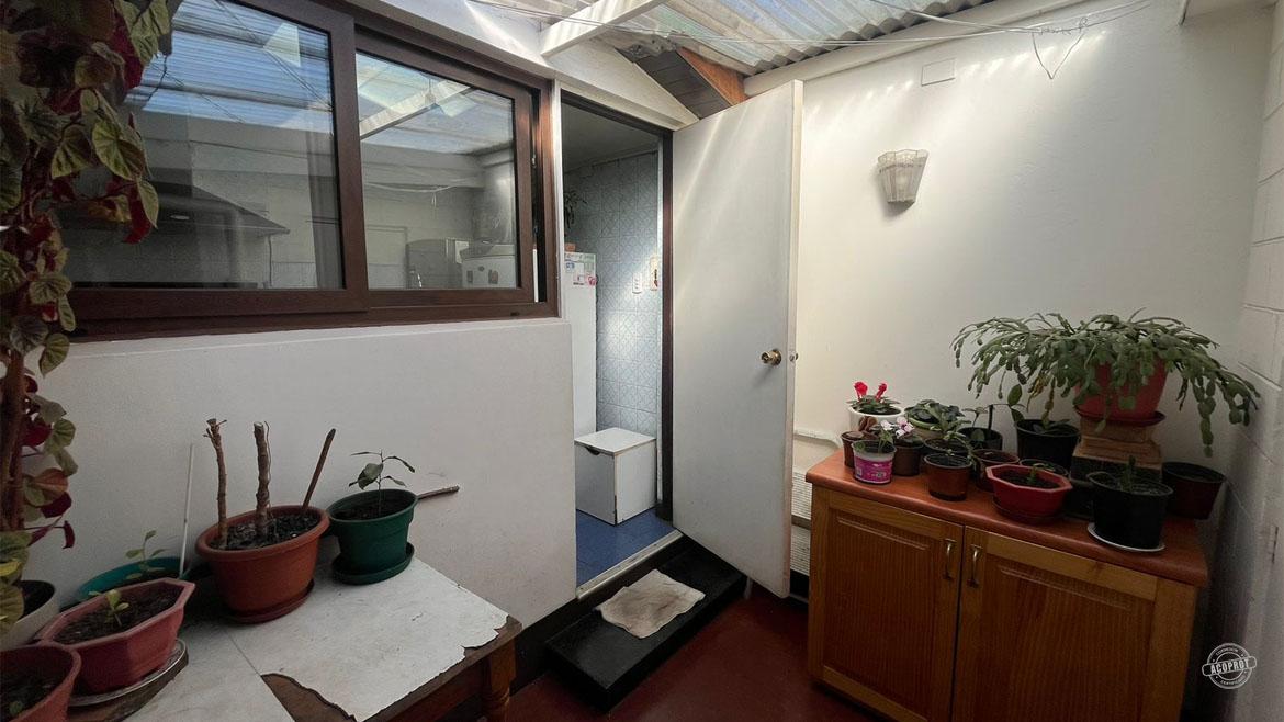 Vendemos casa esquina a pasos de Caupolicán