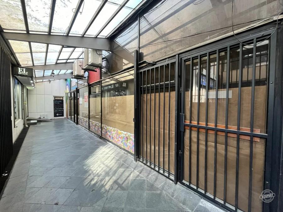 SE ARRIENDA EXCELENTE LOCAL ENTRADA GALERIA FOURCADE – ALTO FLUJO