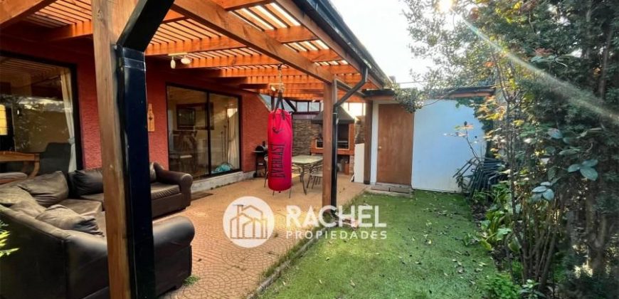 SE VENDE AMPLIA CASA DE 4D EN CONDOMINIO-CALLE FRANCIA