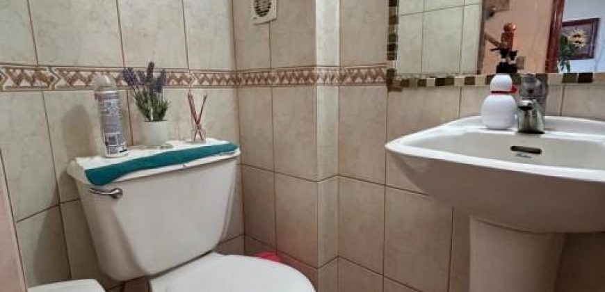SE VENDE LINDA CASA EN BARRIO INGLÉS