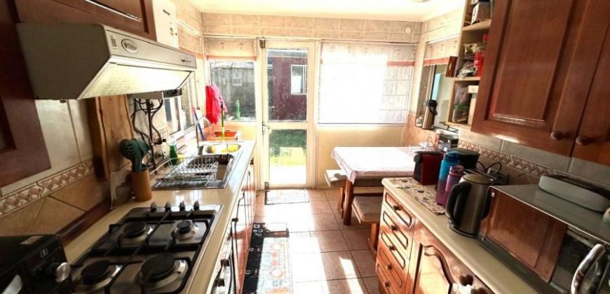 SE VENDE LINDA CASA EN BARRIO INGLÉS