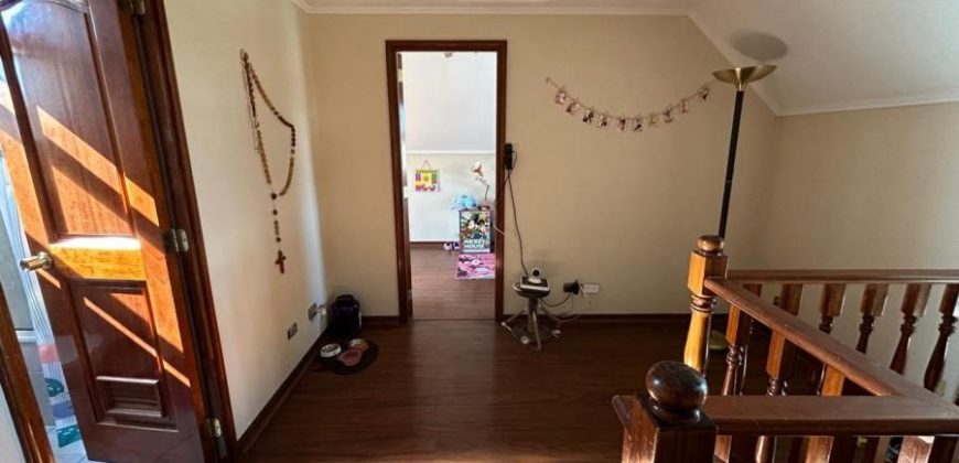 SE VENDE LINDA CASA EN BARRIO INGLÉS