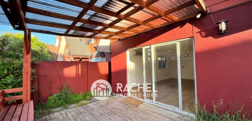 SE ARRIENDA LINDA CASA REMODELADA de 4 Dorm. pasos Colegio Pumahue – Sector Los Conquistadores
