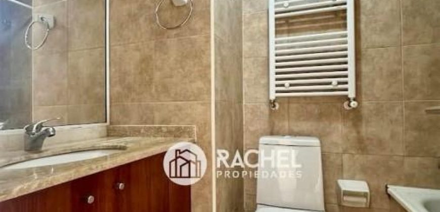 SE ARRIENDA SOLEADO Y LUMINOSO DPTO EN CONDOMINIO LOS CONQUISTADORES