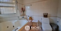 EN VENTA CASA ESQUINA CON PROYECCION COMERCIAL EN AVENIDA LAS ENCINAS