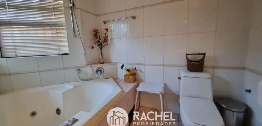 EN VENTA CASA ESQUINA CON PROYECCION COMERCIAL EN AVENIDA LAS ENCINAS