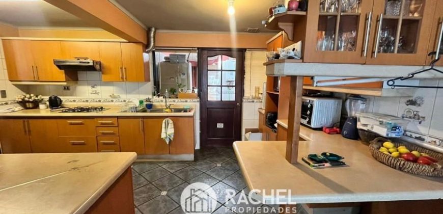 EN VENTA CASA ESQUINA CON PROYECCION COMERCIAL EN AVENIDA LAS ENCINAS
