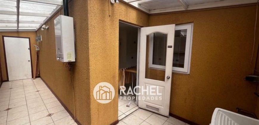 SE ARRIENDA IMPECABLE CASA 4 Dormitorios-Barrio Las Encinas
